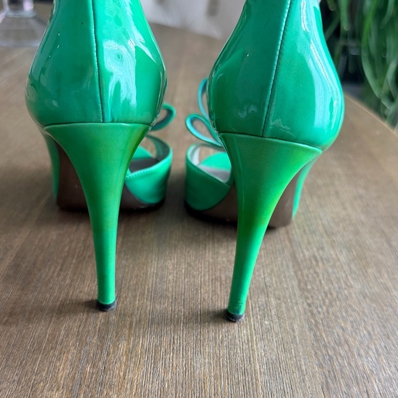 Valentino Green Patent Peep-Toe Heel with Bow Accent - Picture 7 of 7